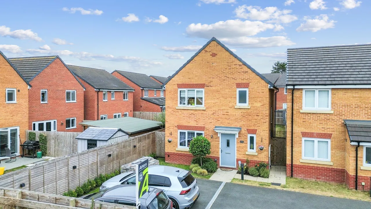 3 bed house for sale — Meadowmead, Leigh, WN7 3GB