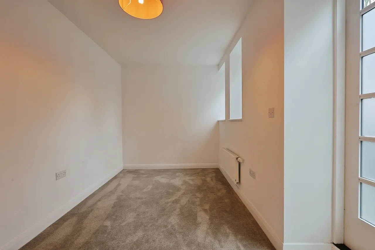 Ravenscourt Gardens, London, W6, photo 13