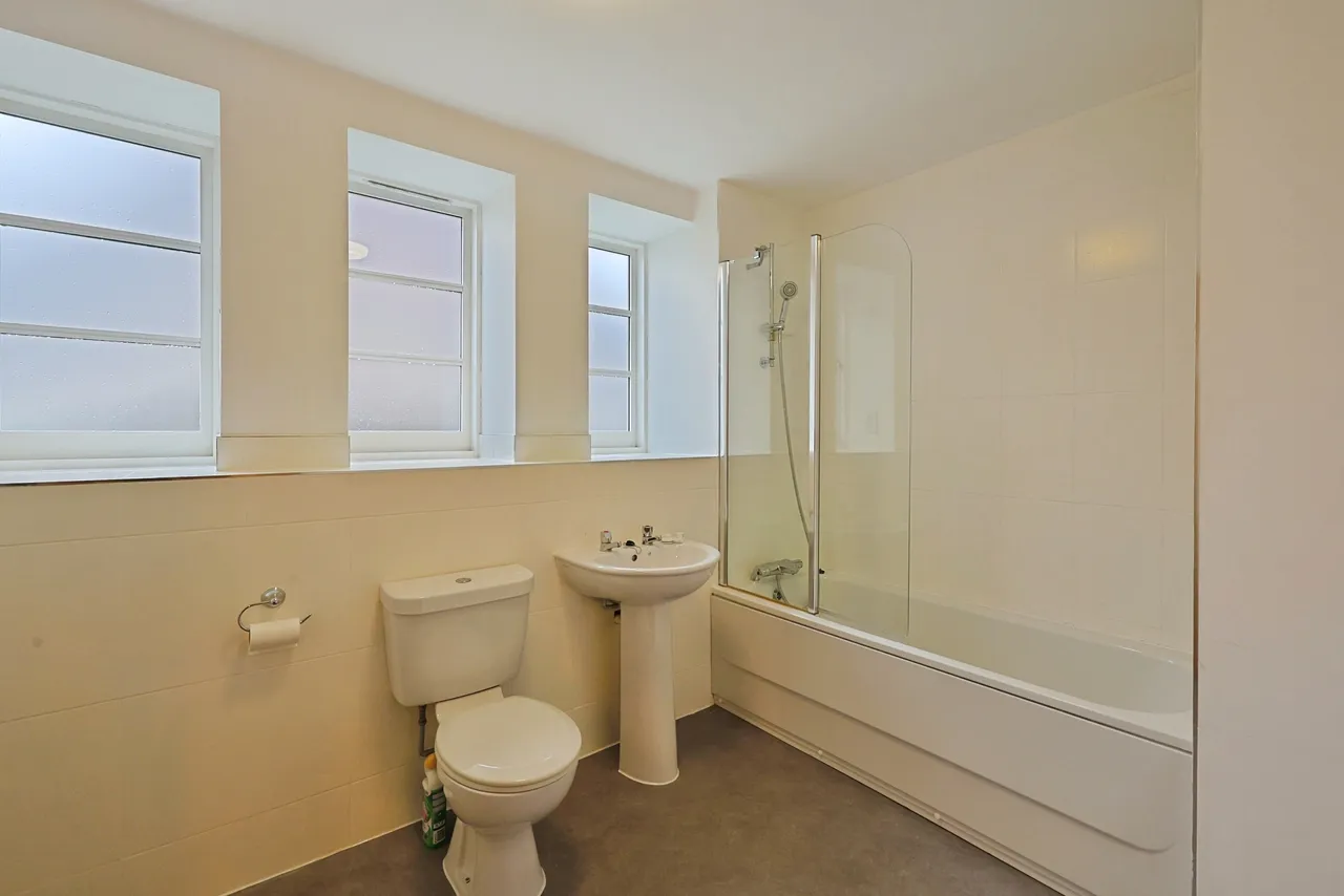 Ravenscourt Gardens, London, W6, photo 15