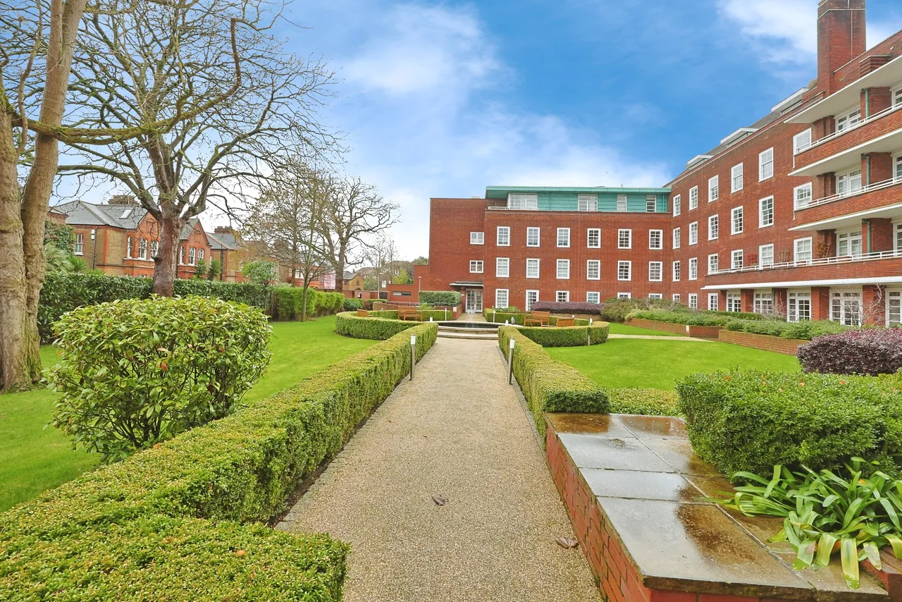Ravenscourt Gardens, London, W6, photo 18