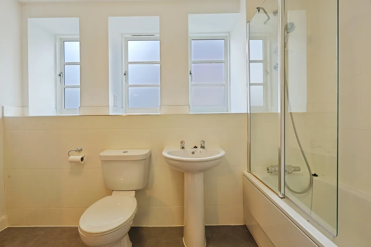 Ravenscourt Gardens, London, W6, photo 14