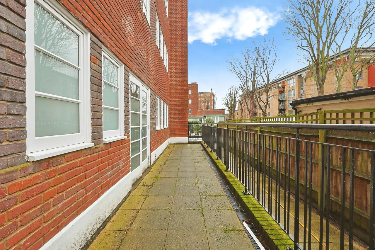 Ravenscourt Gardens, London, W6, photo 17