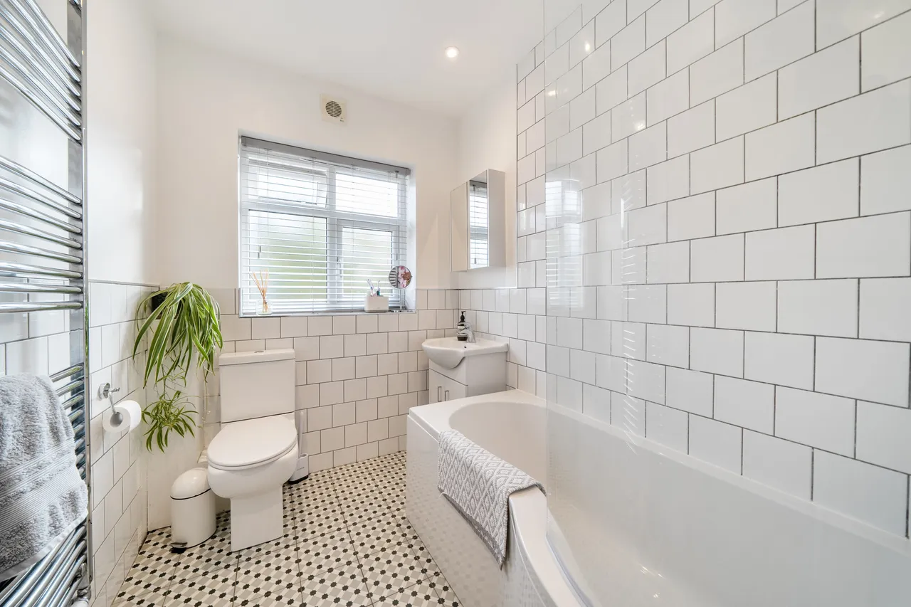 Selby Chase, Ruislip, HA4, photo 7