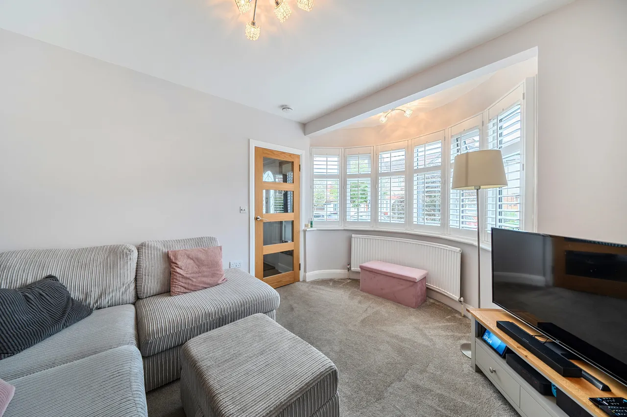 Selby Chase, Ruislip, HA4, photo 2