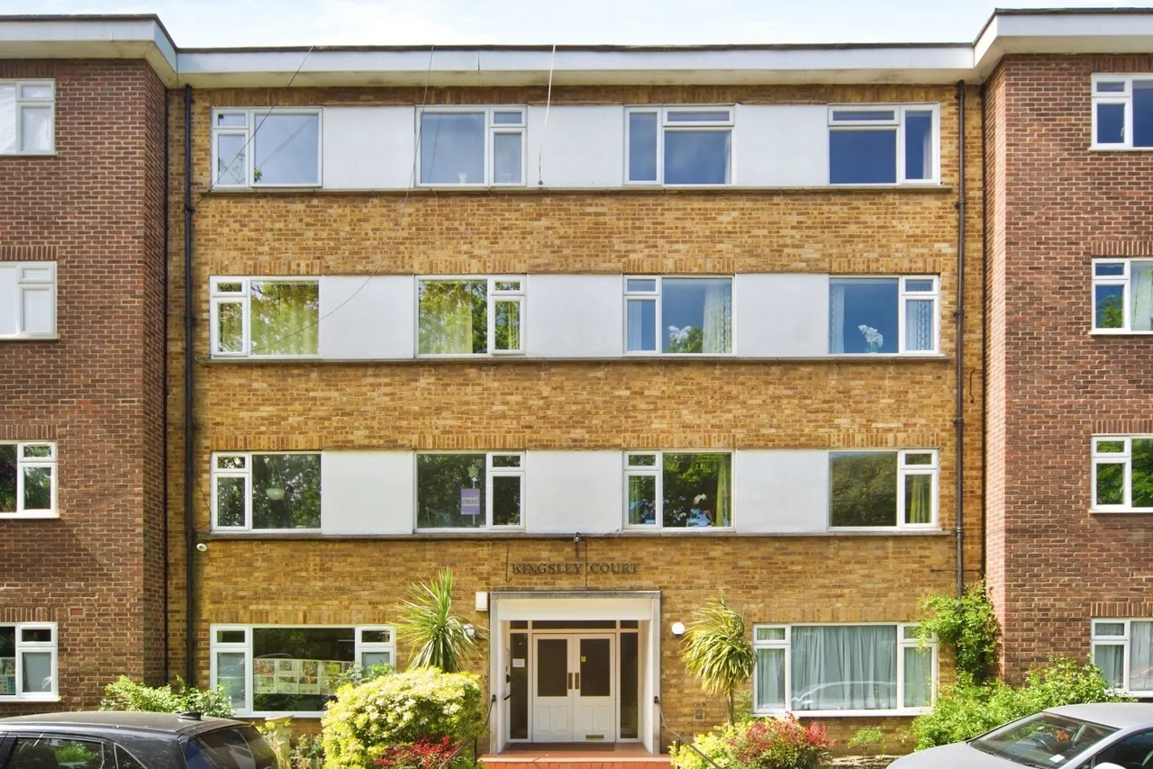 2 bed flat for sale — New Wanstead, London, E11