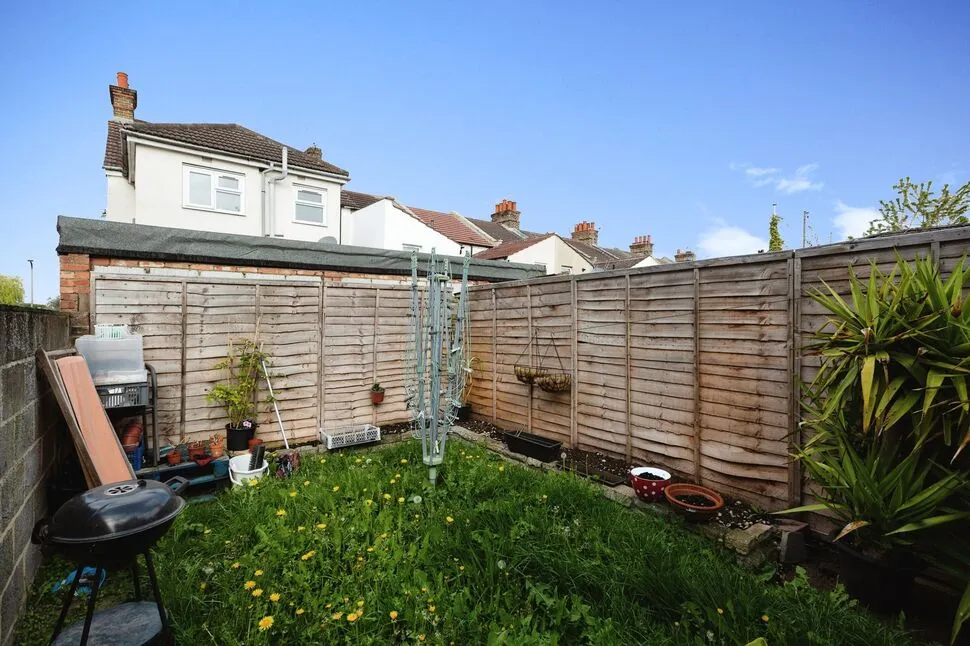 Mead Road, Gravesend, Kent, DA11, photo 9