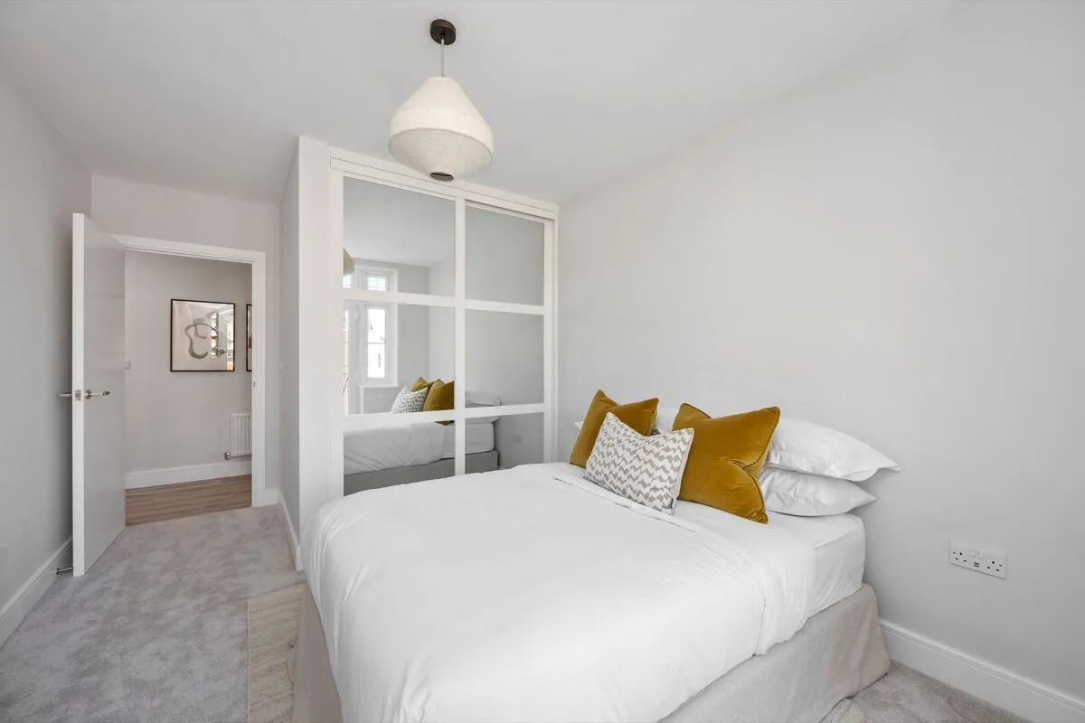 Luna Place, Esher, KT10, photo 13