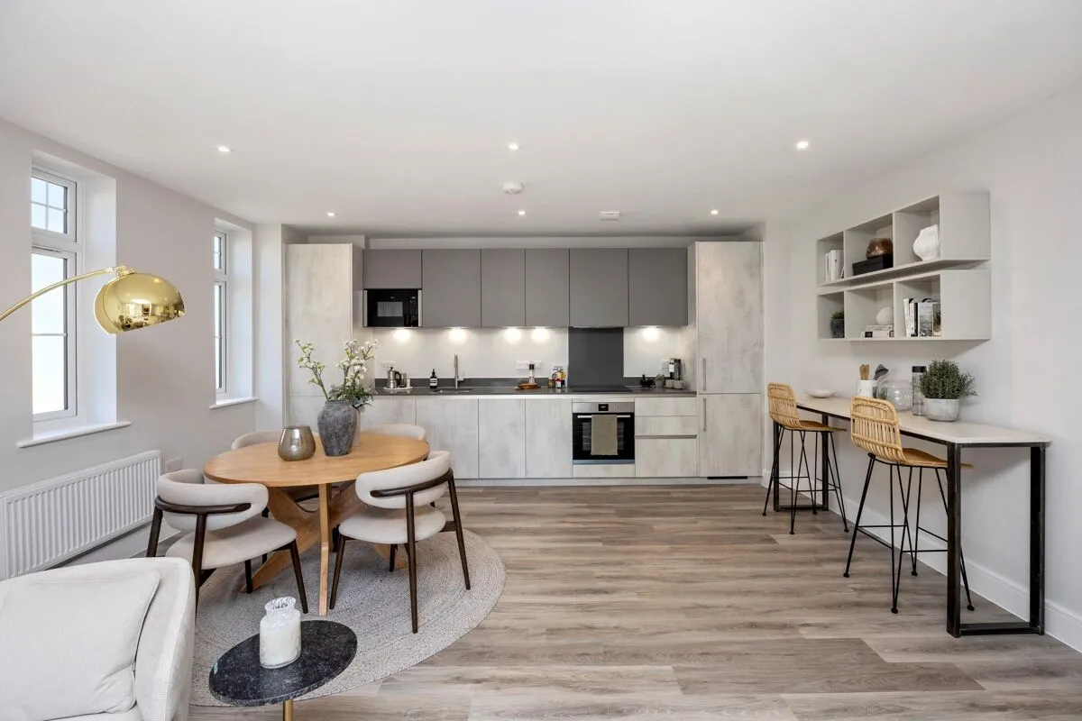 Luna Place, Esher, KT10, photo 5