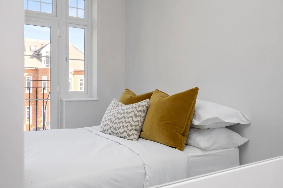 Luna Place, Esher, KT10, photo 14
