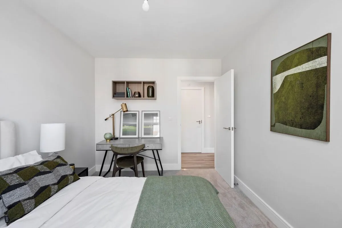 Luna Place, Esher, KT10, photo 17