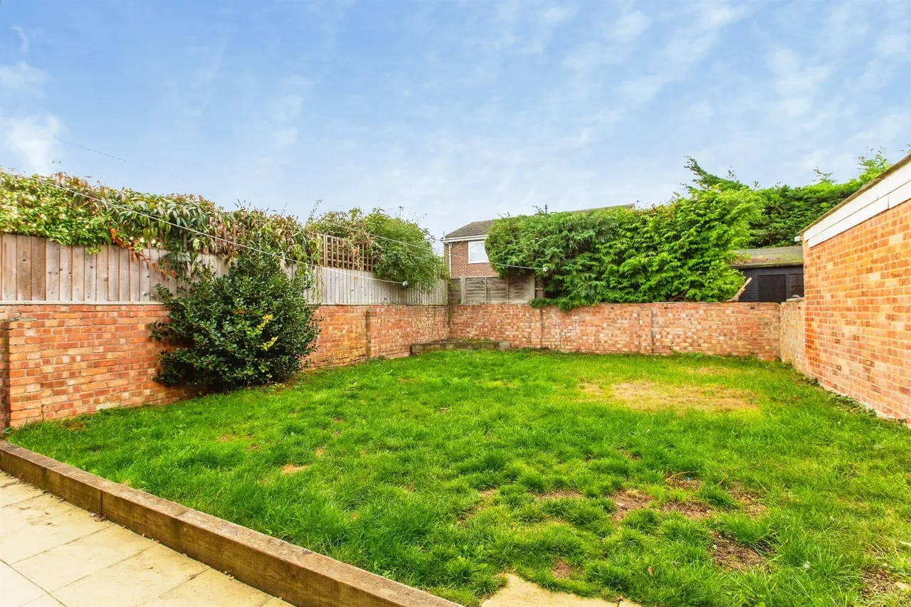 Headlands, Fenstanton, PE28, photo 11