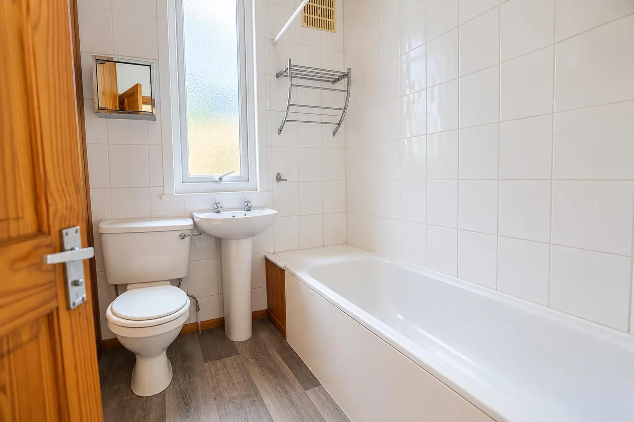 Ramuz Drive, Westcliff On Sea, photo 6