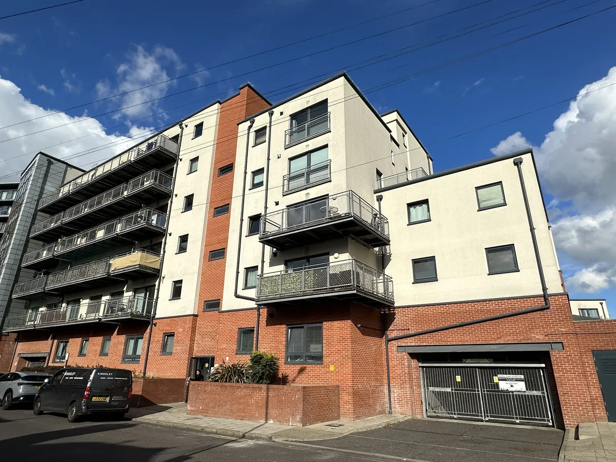 2 bed flat for sale, Ilford, IG2