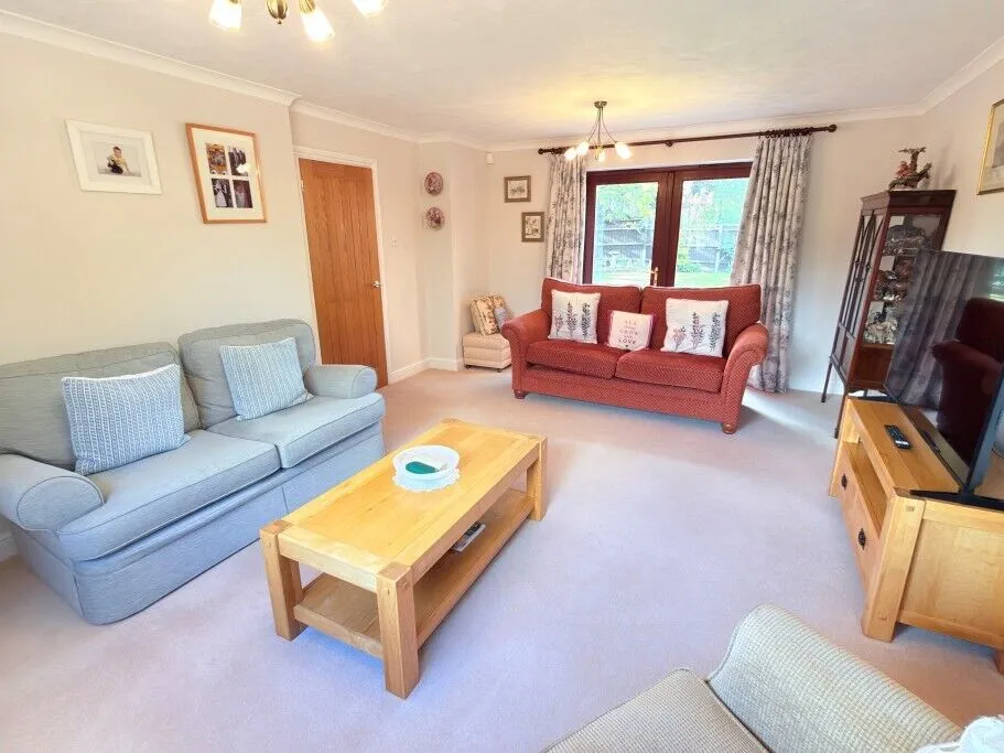 Butts Hill Road, Woodley, RG5, photo 2