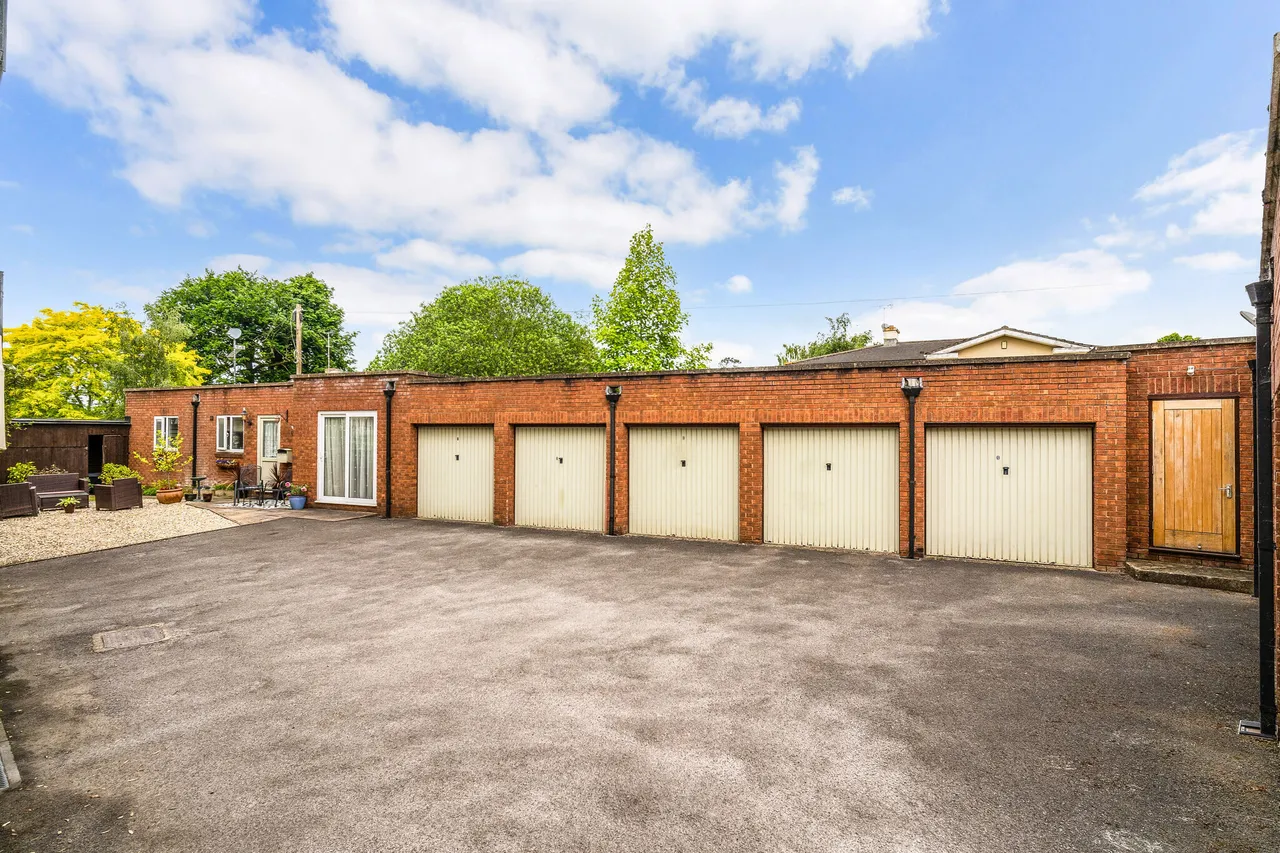 Wellington Square, Cheltenham, GL50, photo 12
