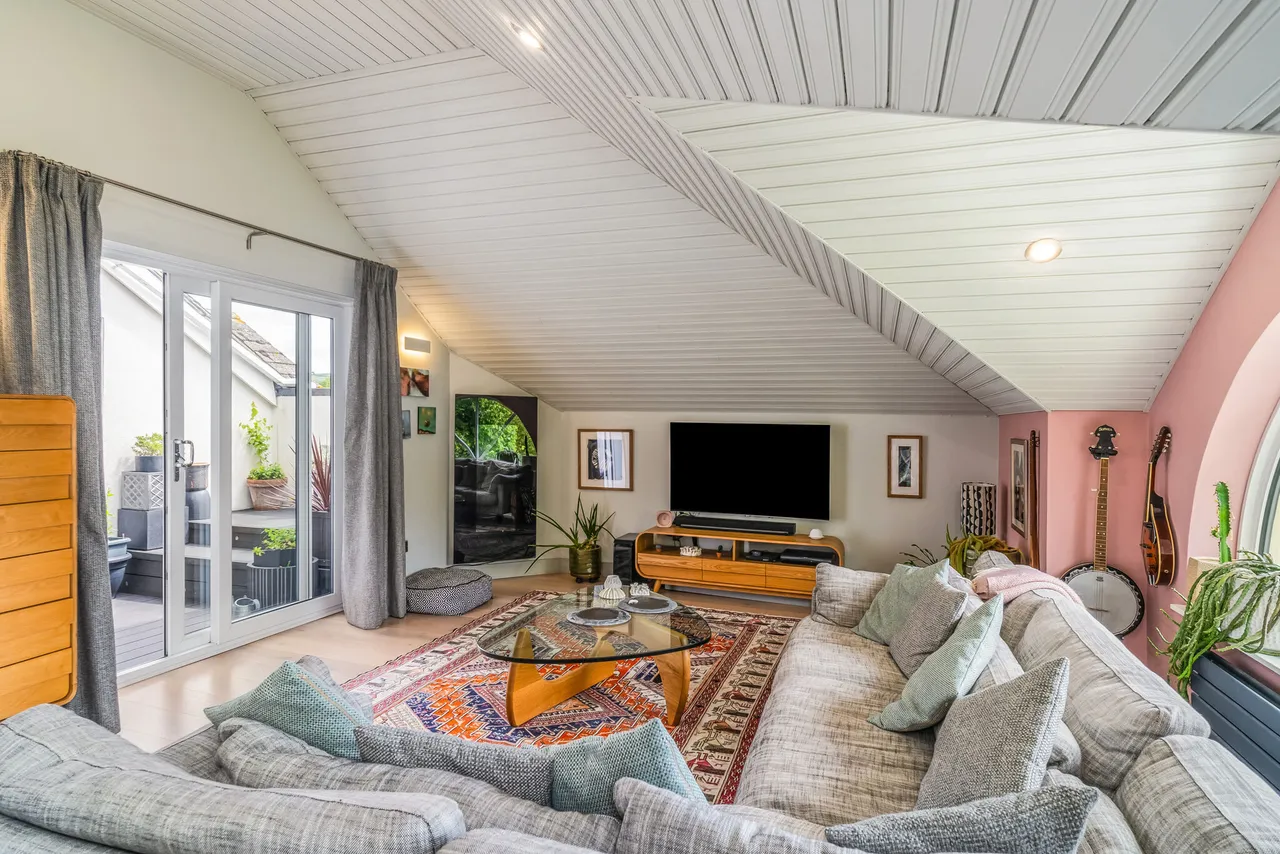 Wellington Square, Cheltenham, GL50, photo 2