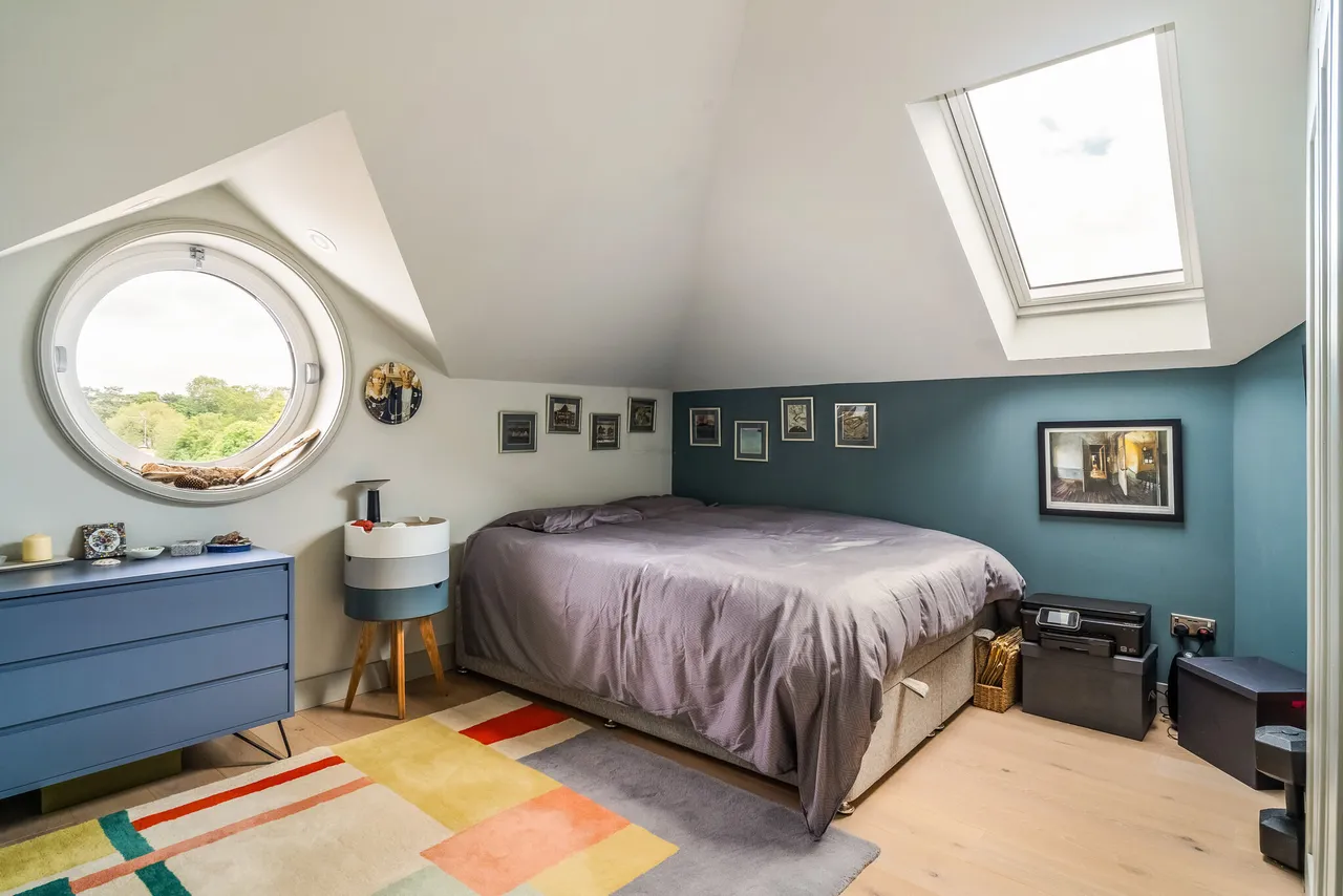 Wellington Square, Cheltenham, GL50, photo 8