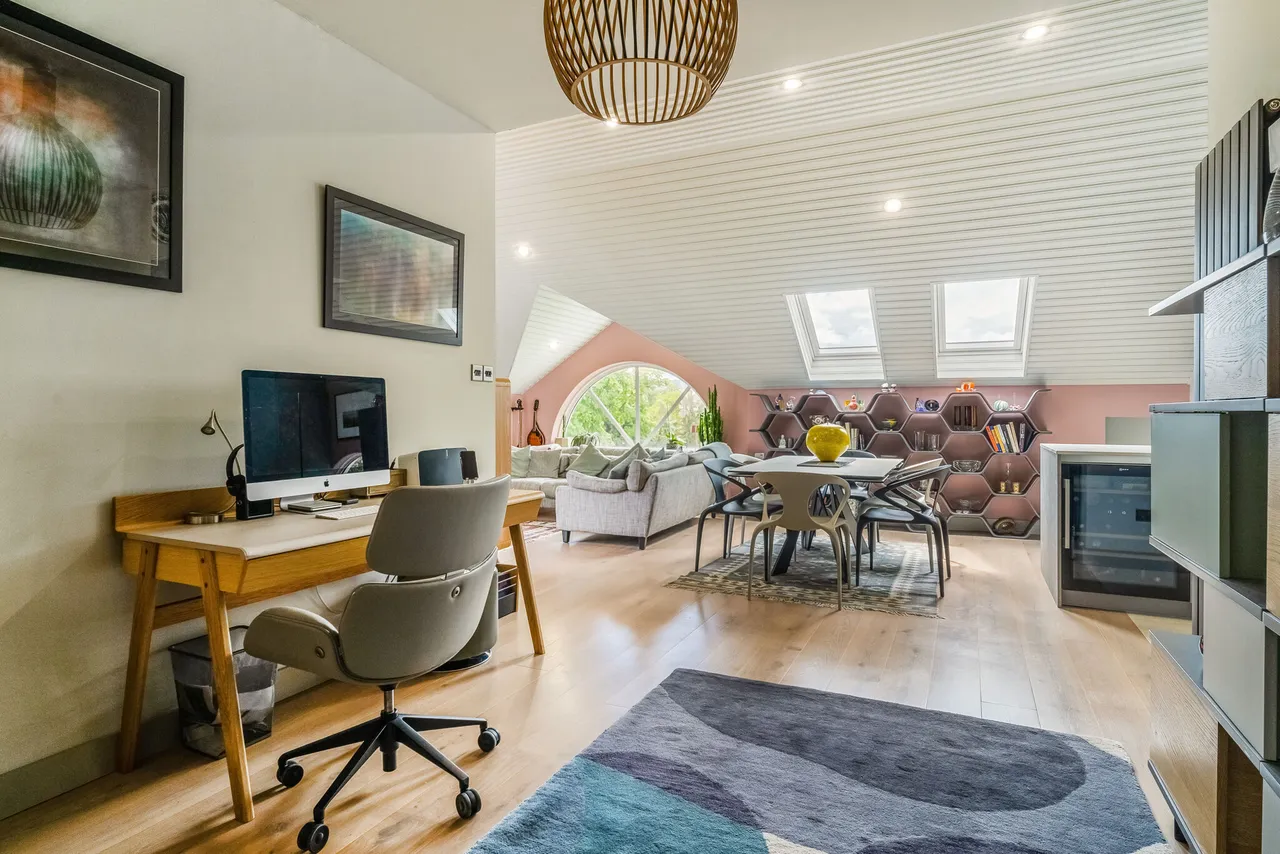 Wellington Square, Cheltenham, GL50, photo 9