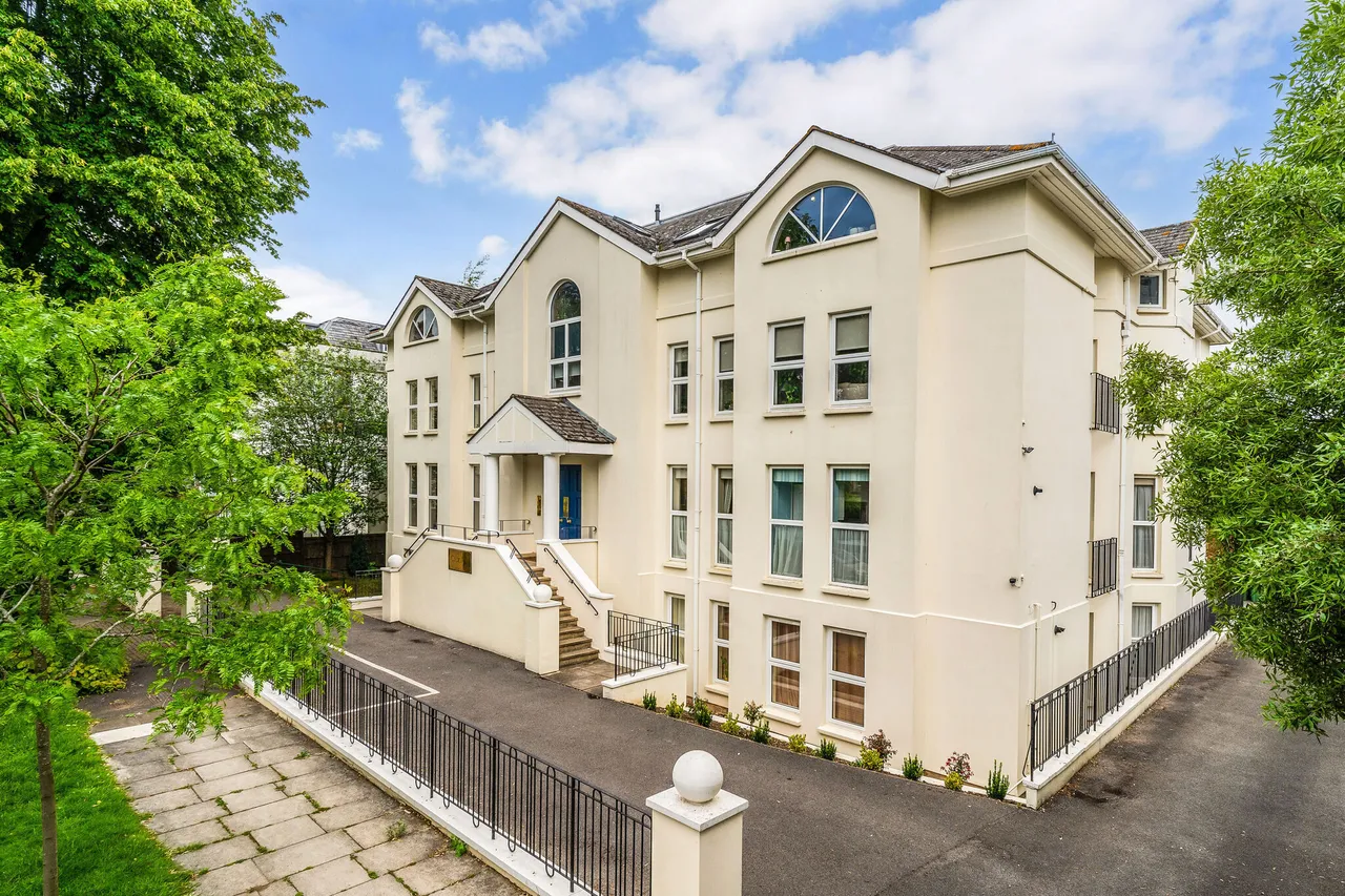 Wellington Square, Cheltenham, GL50, photo 5