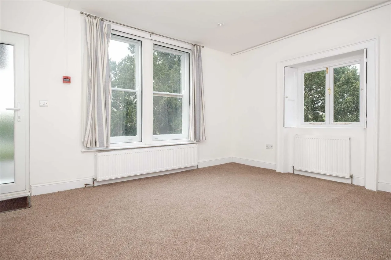 Harlington Road, Hillingdon, UB8, photo 5