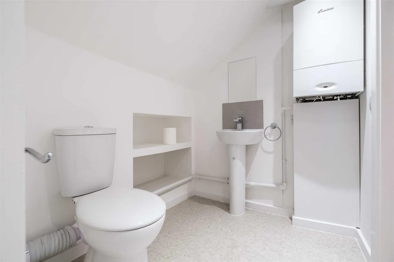 Harlington Road, Hillingdon, UB8, photo 12