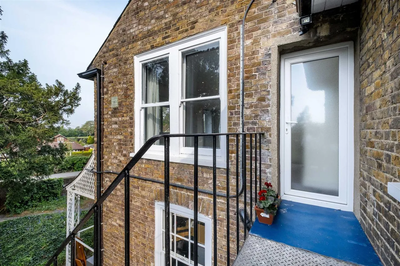 Harlington Road, Hillingdon, UB8, photo 13