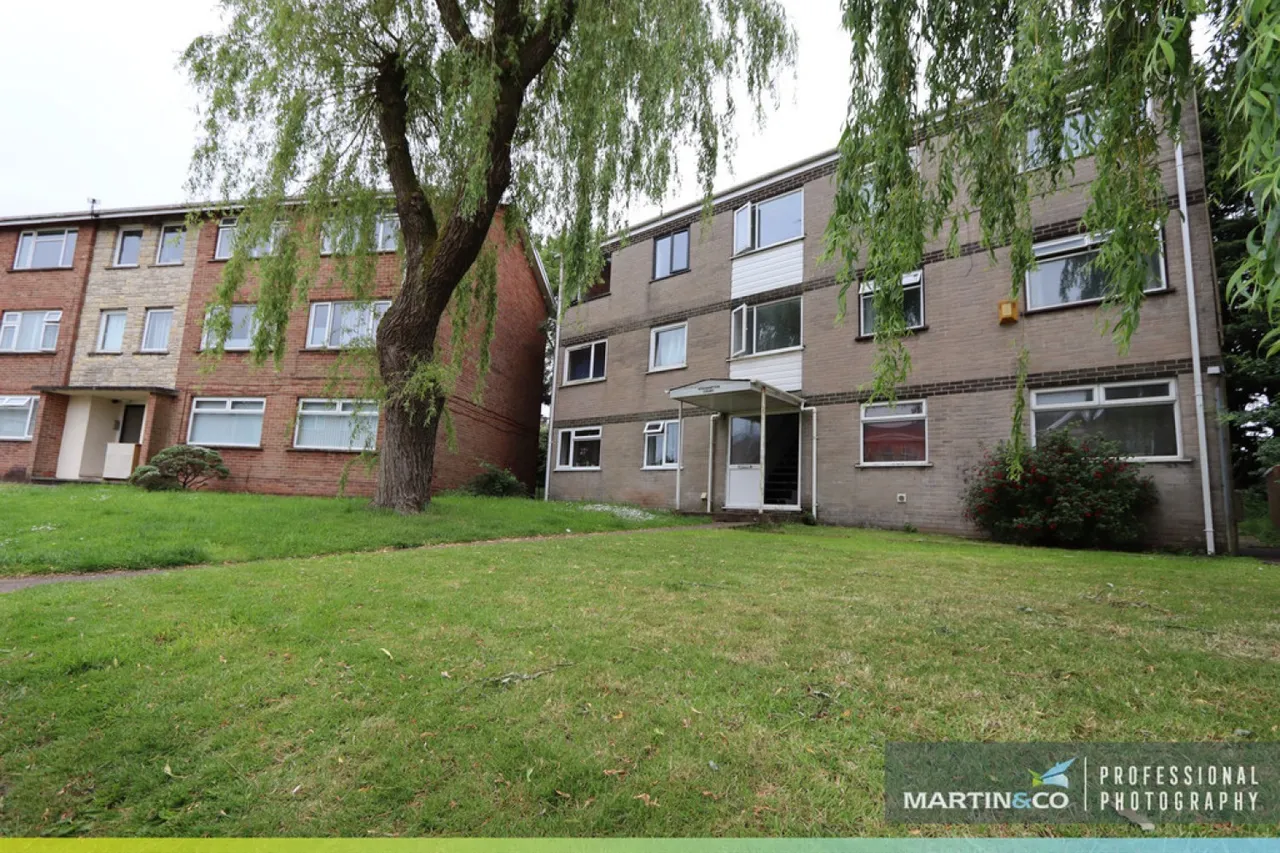 2 bed flat for sale — Roehampton Court, Cranleigh Rise