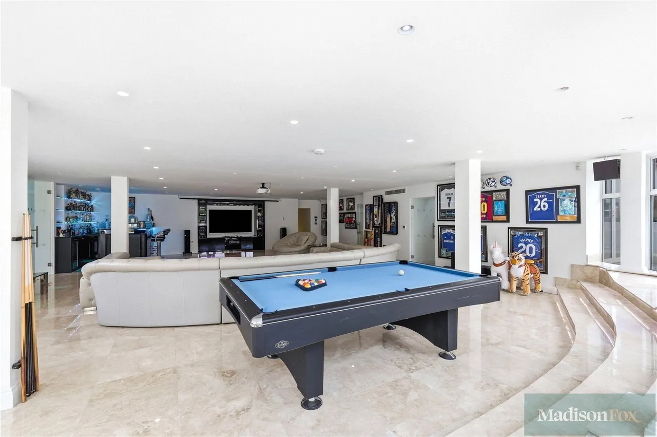 Manor Road, Chigwell, IG7, photo 12