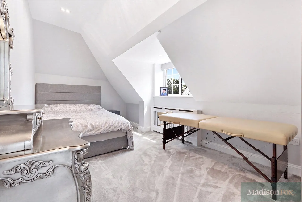 Manor Road, Chigwell, IG7, photo 44