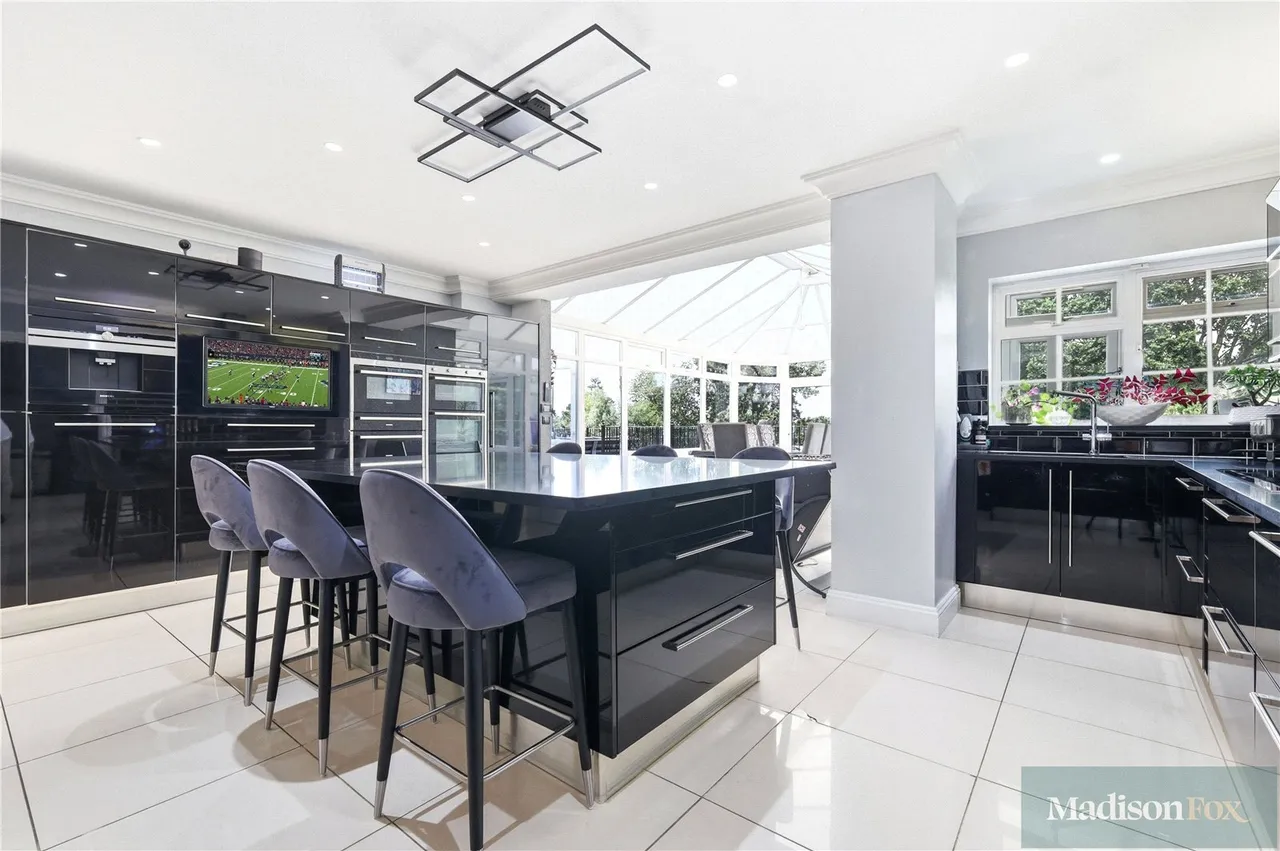 Manor Road, Chigwell, IG7, photo 14