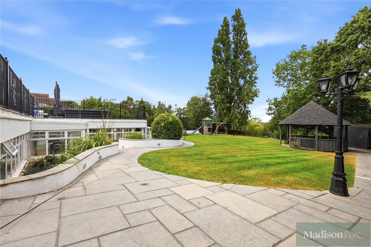 Manor Road, Chigwell, IG7, photo 50
