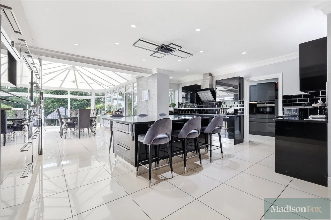 Manor Road, Chigwell, IG7, photo 13