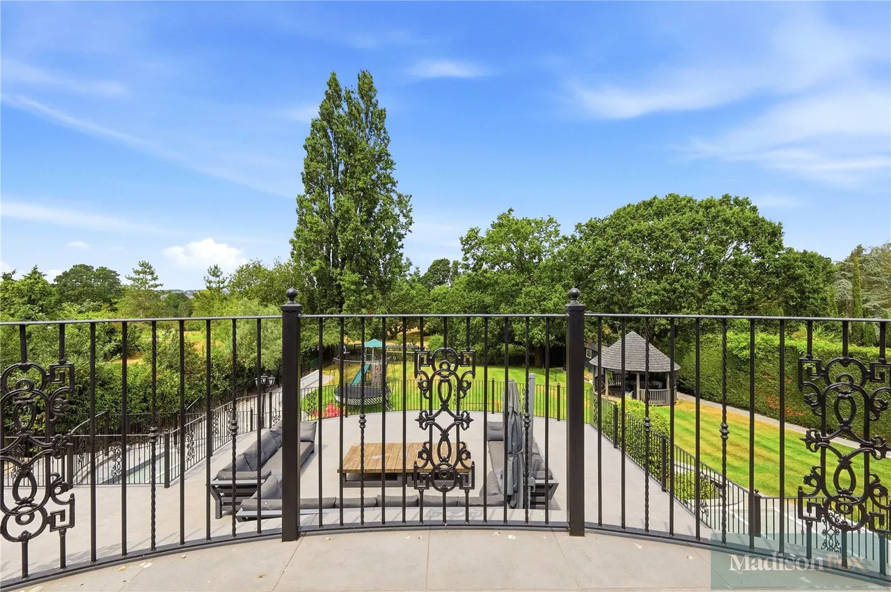Manor Road, Chigwell, IG7, photo 29