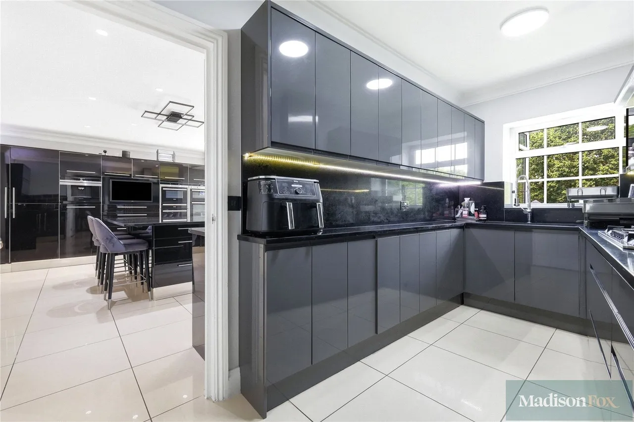 Manor Road, Chigwell, IG7, photo 16