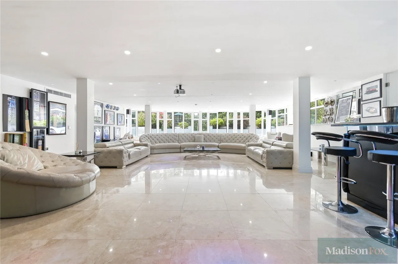 Manor Road, Chigwell, IG7, photo 11