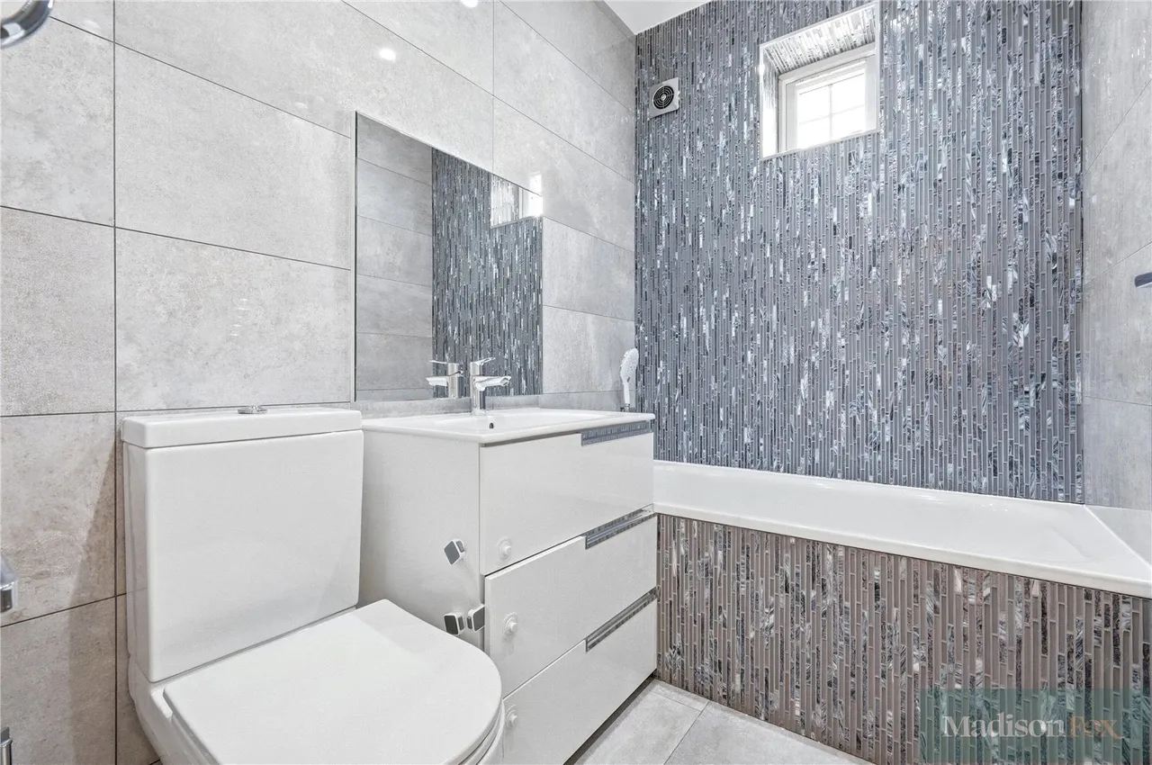 Manor Road, Chigwell, IG7, photo 40