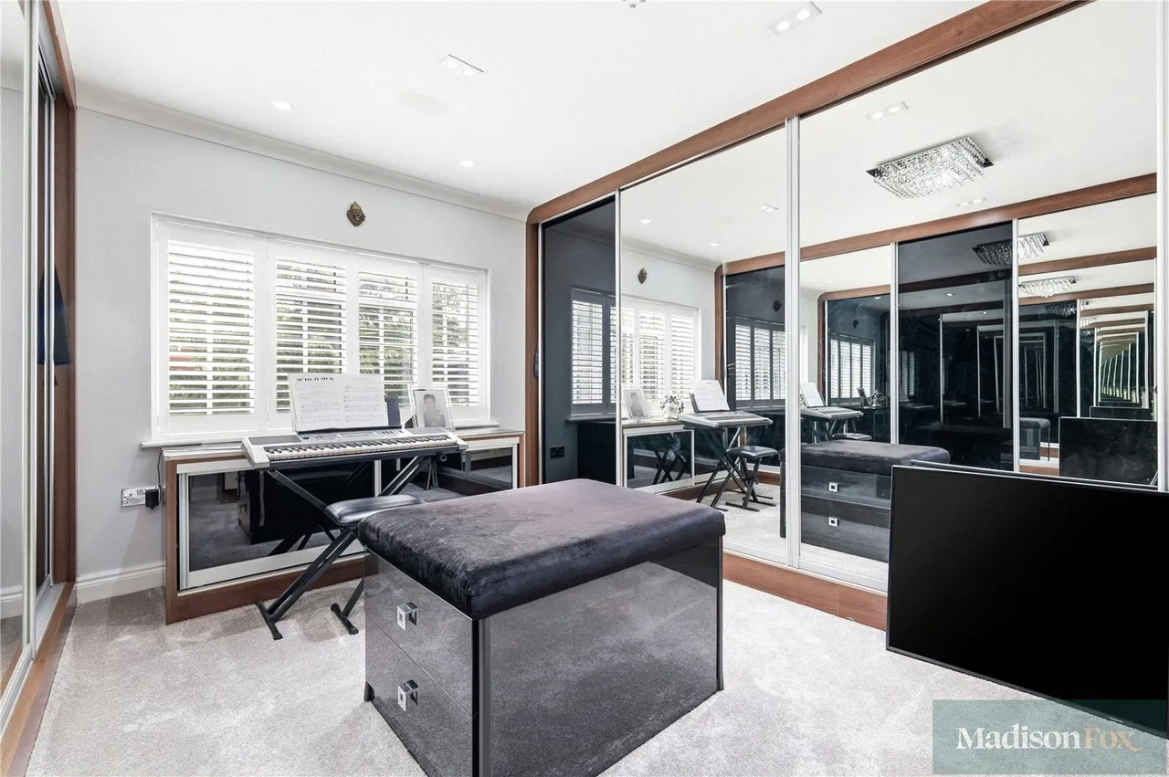 Manor Road, Chigwell, IG7, photo 32