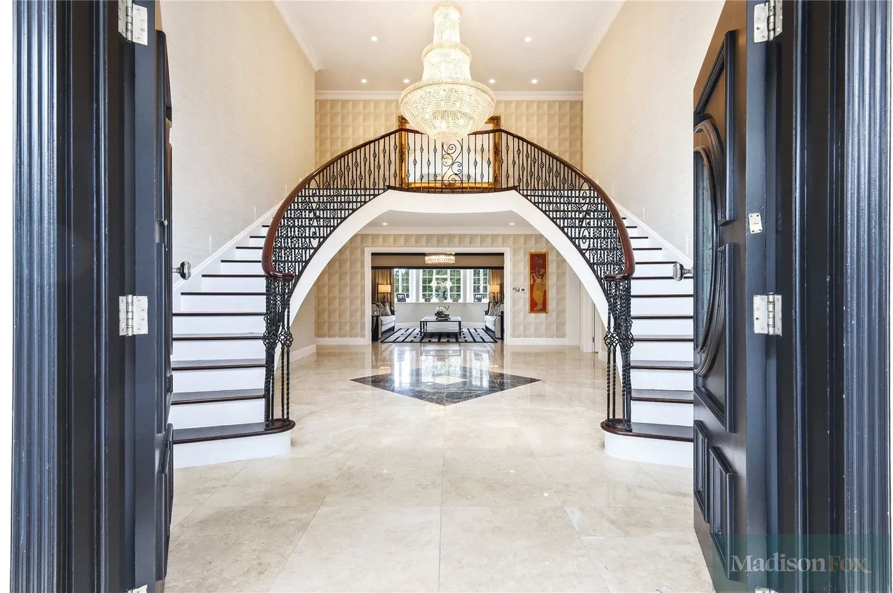 Manor Road, Chigwell, IG7, photo 2