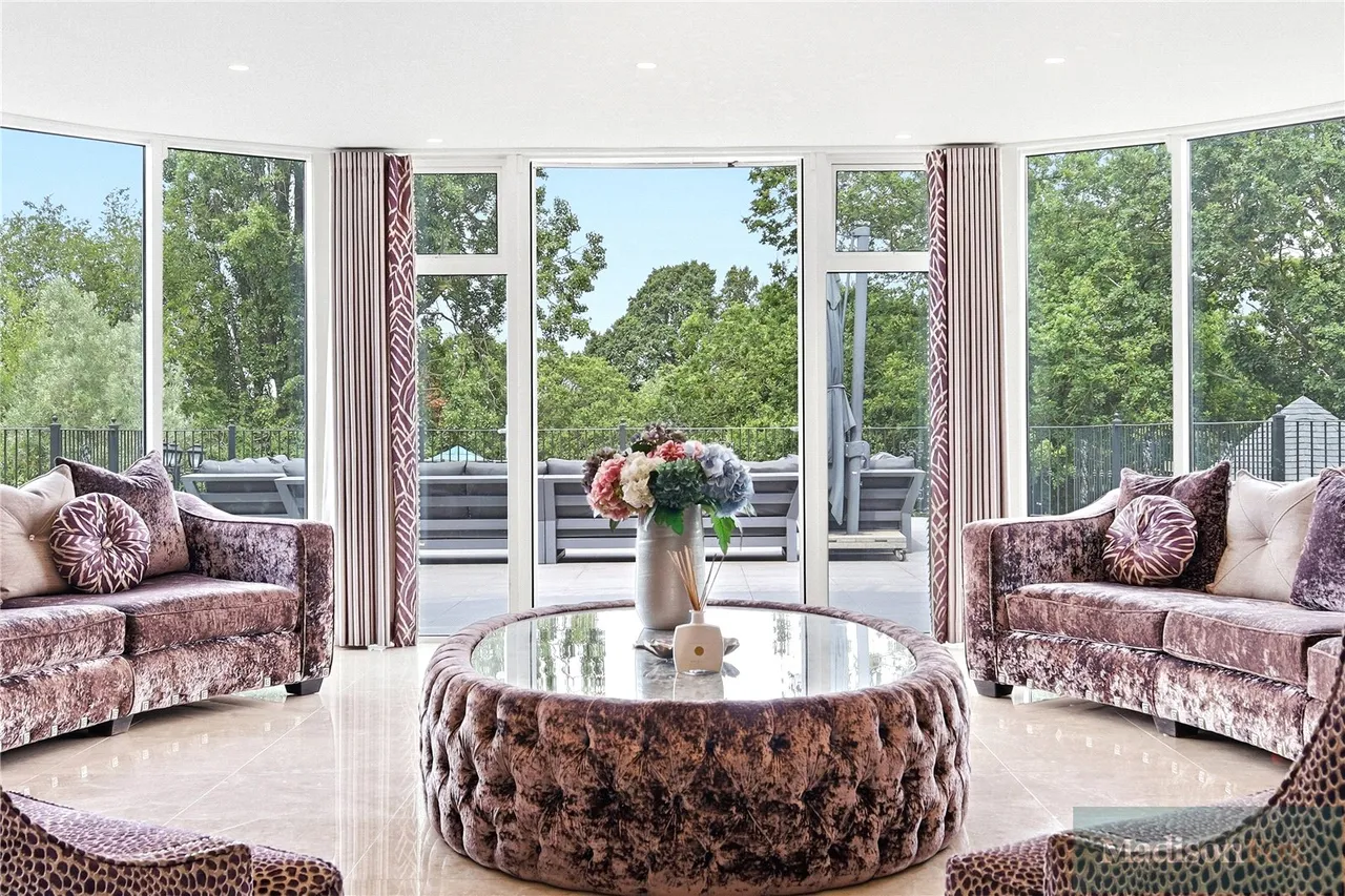 Manor Road, Chigwell, IG7, photo 5