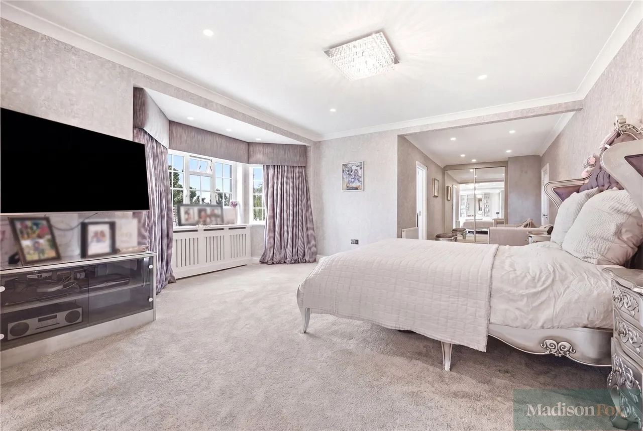 Manor Road, Chigwell, IG7, photo 30