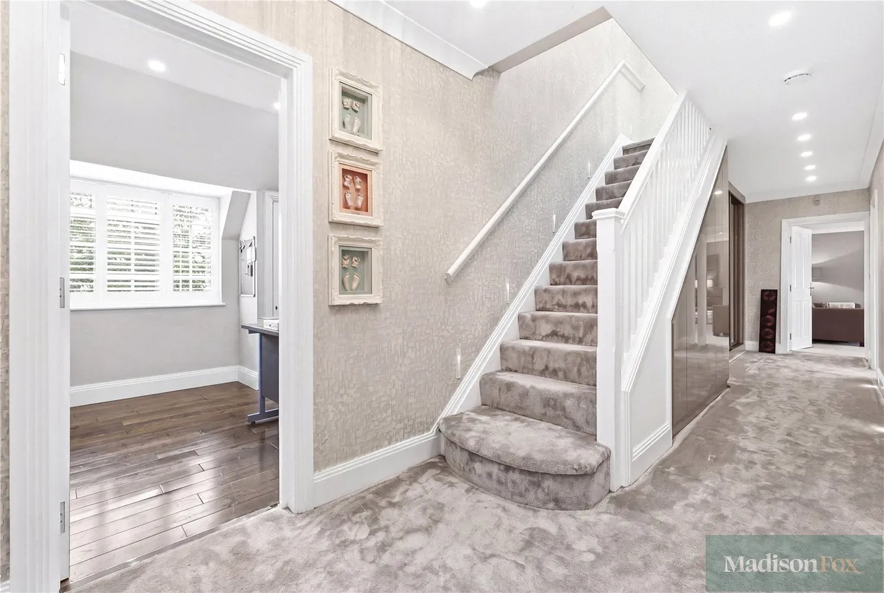 Manor Road, Chigwell, IG7, photo 37