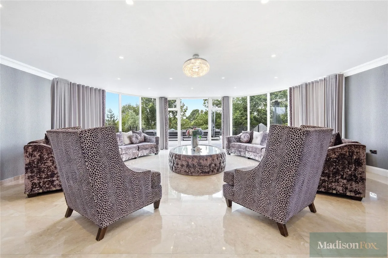 Manor Road, Chigwell, IG7, photo 4