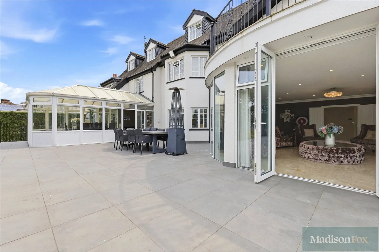 Manor Road, Chigwell, IG7, photo 48