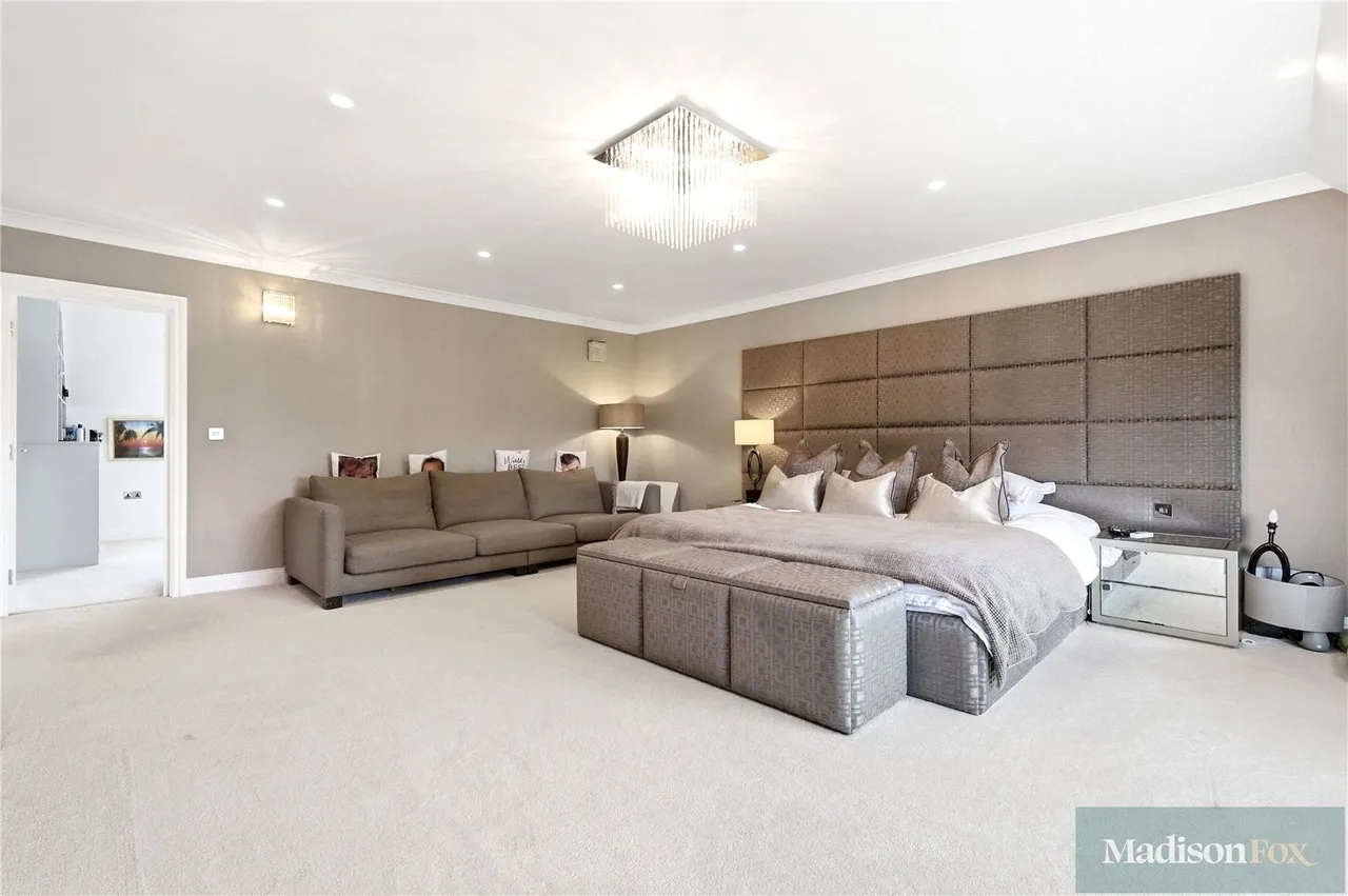 Manor Road, Chigwell, IG7, photo 24