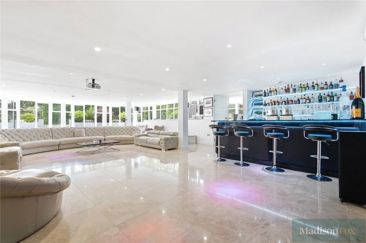 Manor Road, Chigwell, IG7, photo 10