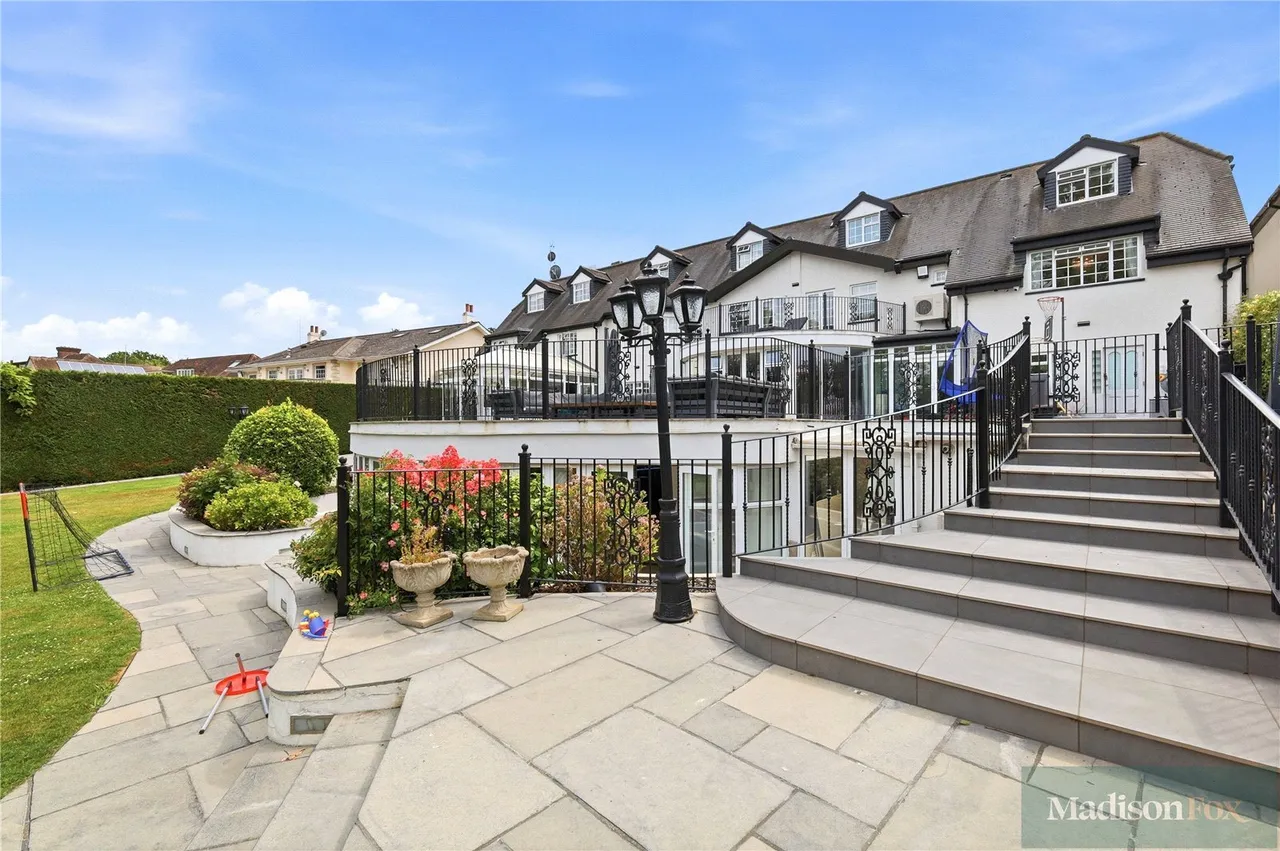 Manor Road, Chigwell, IG7, photo 52