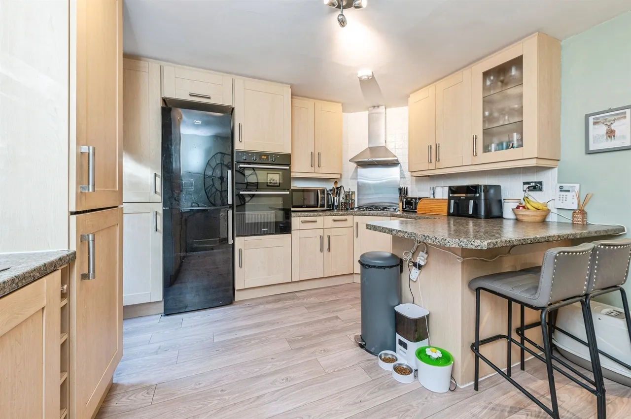 Manchester Road, Linthwaite, Huddersfield, photo 6