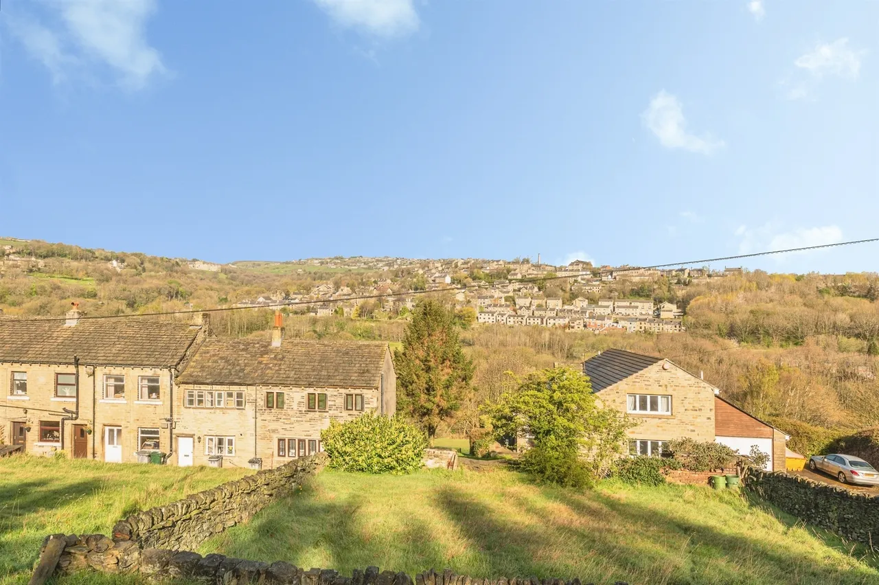 Manchester Road, Linthwaite, Huddersfield, photo 2