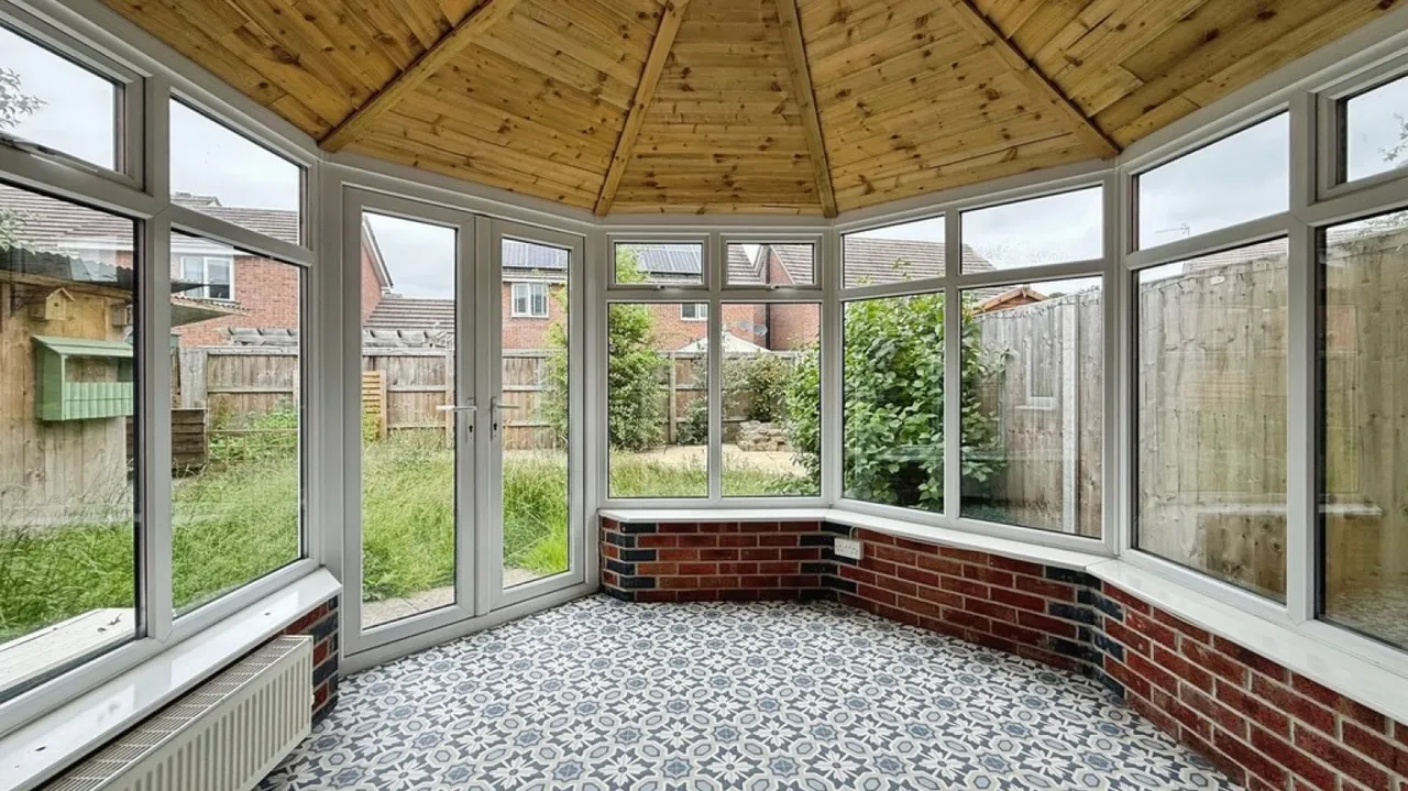 Fell Road, Westbury, photo 7
