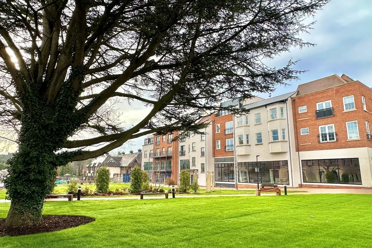 3 bed flat to rent — 12 Old Market Place Farnham GU9